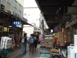 築地市場の正門通路